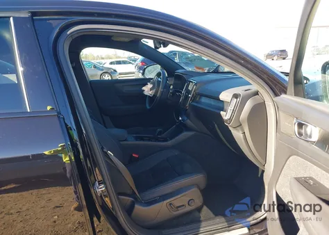 2023 Volvo C40 Recharge Pure Electric Twin Ultimate z USA, uszkodzony, nr VIN YV4ED3GM3P2063352